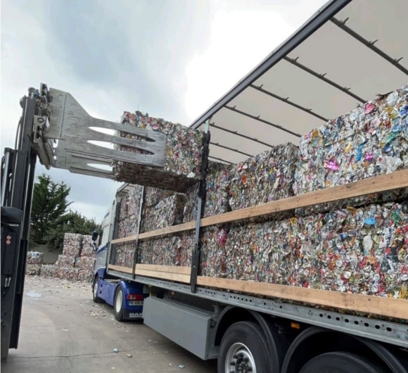 Camion de transport et gestion des déchets non dangereux