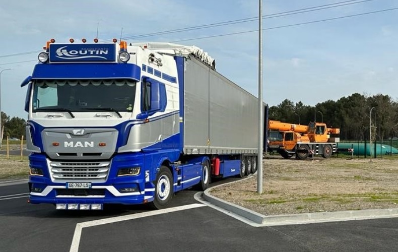 Camion Transports Houtin déchets dangereux